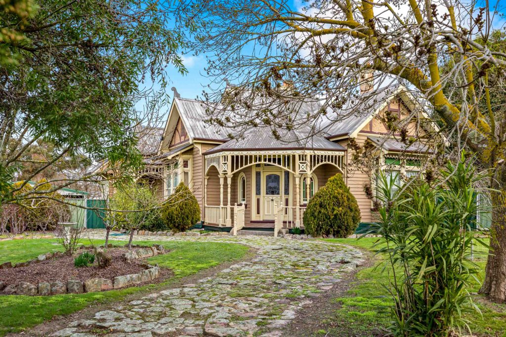If there was more than 5 stars to rate Linda Fry we would go with the highest amount every time. property